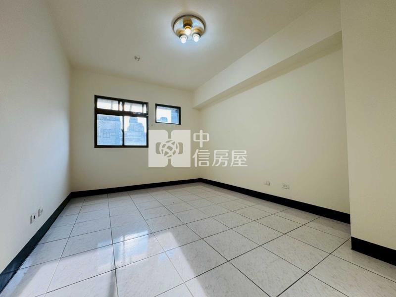 南崁市中心低公設大三房房屋室內格局與周邊環境