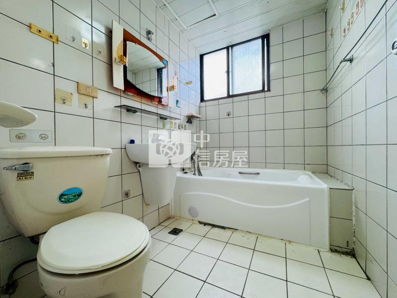 南崁市中心低公設大三房房屋室內格局與周邊環境