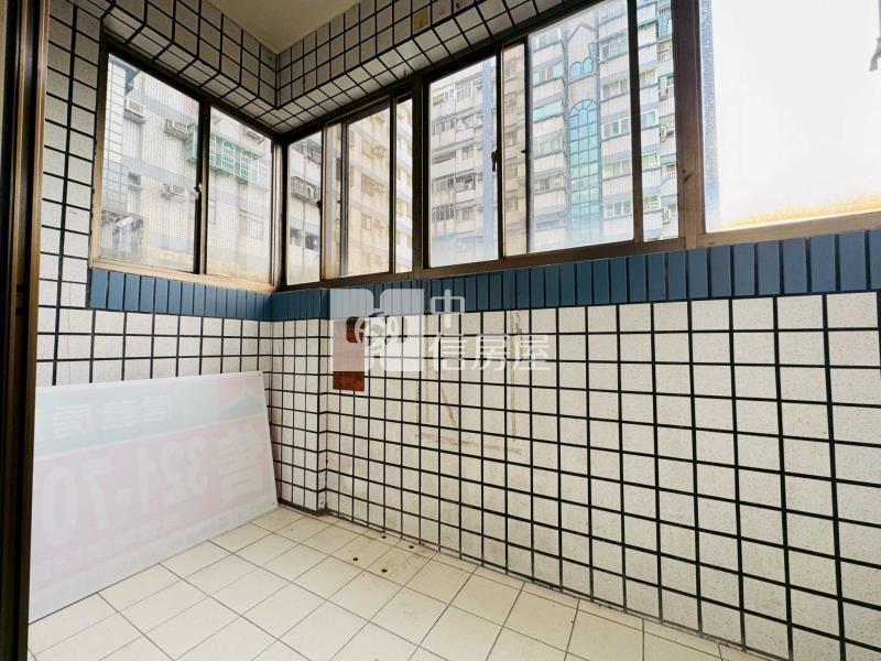 南崁市中心低公設大三房房屋室內格局與周邊環境