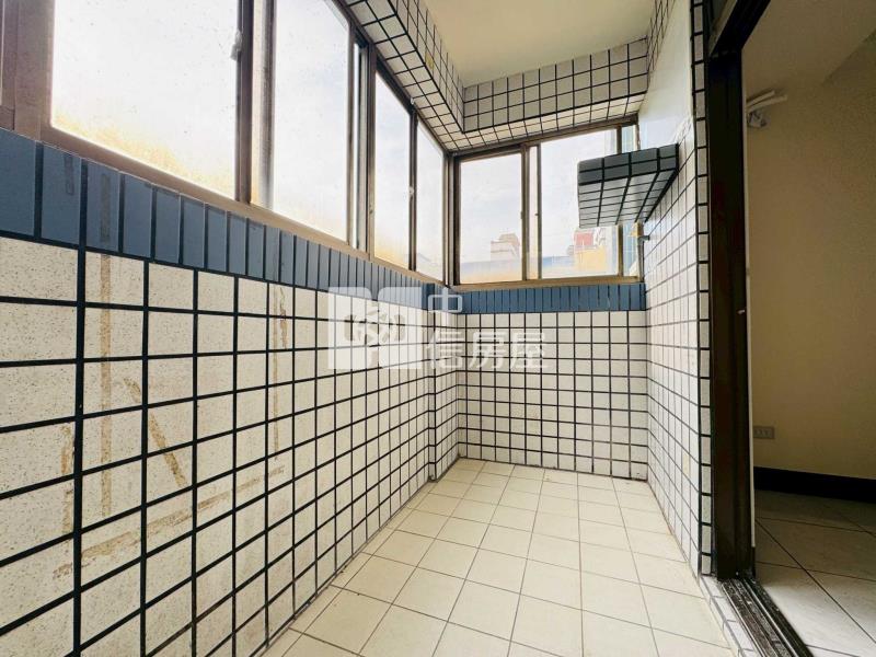 南崁市中心低公設大三房房屋室內格局與周邊環境