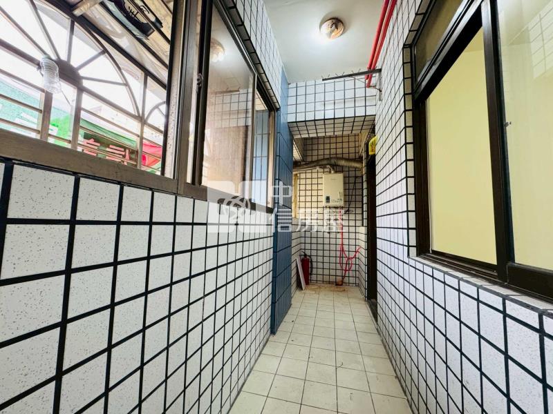 南崁市中心低公設大三房房屋室內格局與周邊環境