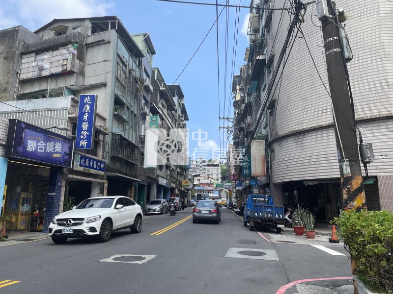 東信路黃金店面房屋室內格局與周邊環境