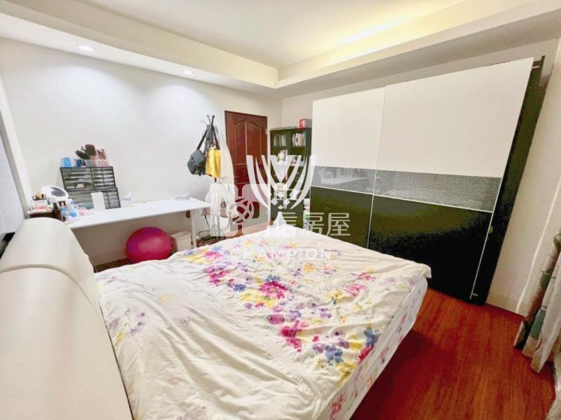 【冠軍】深美透天鄰路雙車庫店住房屋室內格局與周邊環境