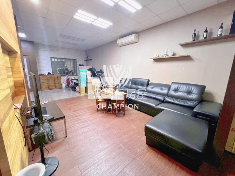 【冠軍】深美透天鄰路雙車庫店住房屋室內格局與周邊環境