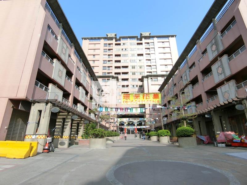 水湳大福新城四房休旅車位房屋室內格局與周邊環境