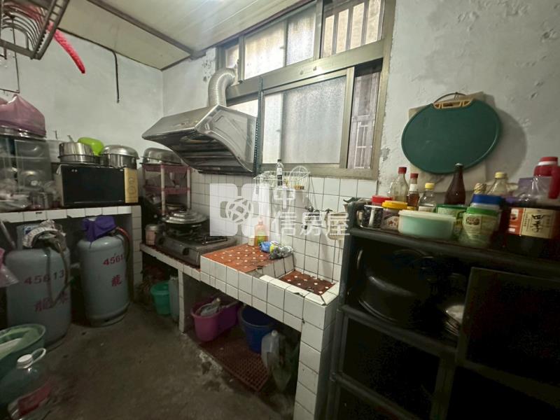 近忠貞國小低總價邊間透天房屋室內格局與周邊環境
