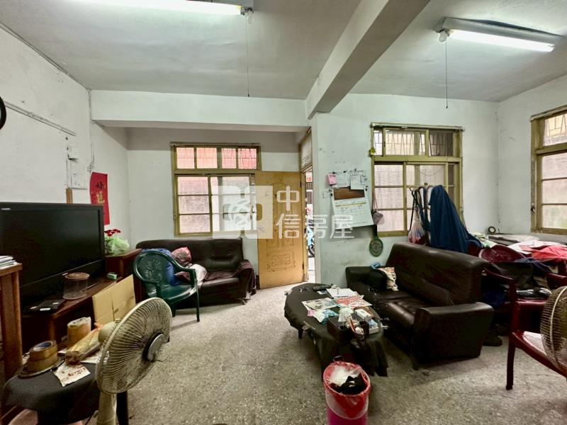 近忠貞國小低總價邊間透天房屋室內格局與周邊環境