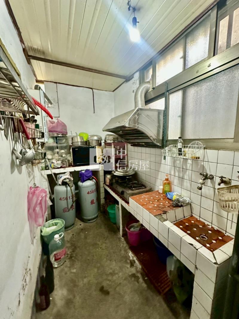 近忠貞國小低總價邊間透天房屋室內格局與周邊環境