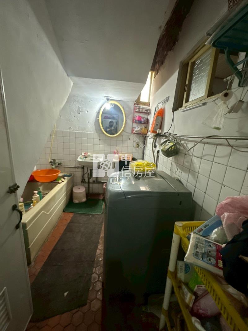 近忠貞國小低總價邊間透天房屋室內格局與周邊環境