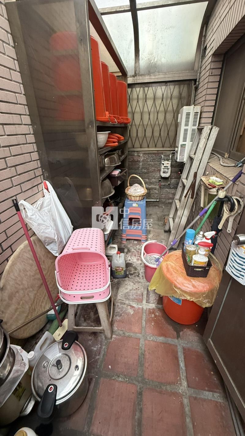 文化商圈挑高雙車位別墅房屋室內格局與周邊環境