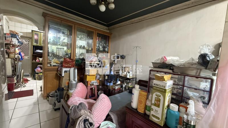 文化商圈挑高雙車位別墅房屋室內格局與周邊環境