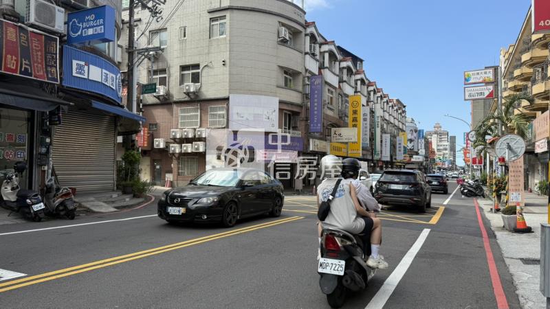 文化商圈挑高雙車位別墅房屋室內格局與周邊環境