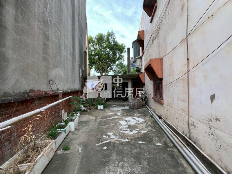 運動公園旁大面寬透天房屋室內格局與周邊環境