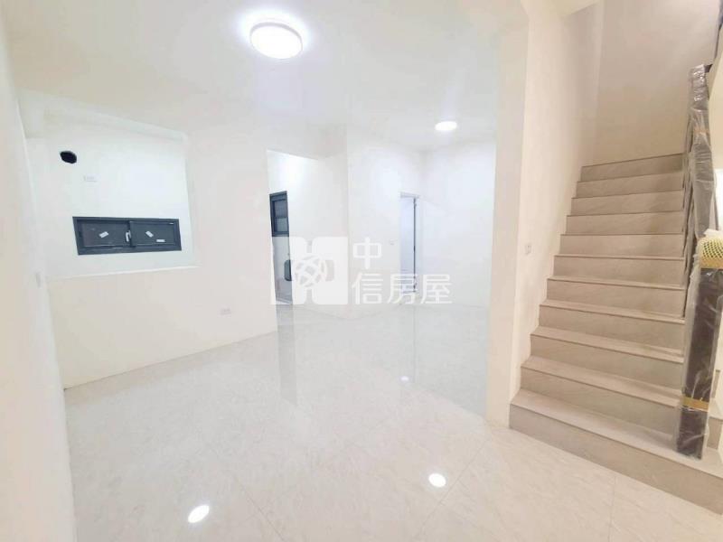 中壢體育園區南亞透天房屋室內格局與周邊環境
