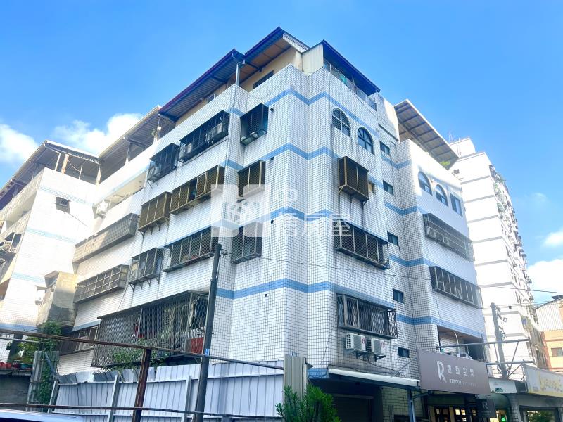 軍功商圈電梯三房平車房屋室內格局與周邊環境