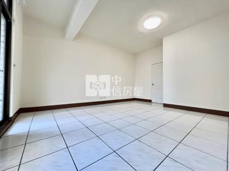 屏東房屋-崇蘭幸福車庫透天房屋室內格局與周邊環境