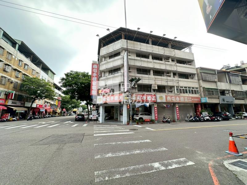 南屯東興路三角窗角店房屋室內格局與周邊環境
