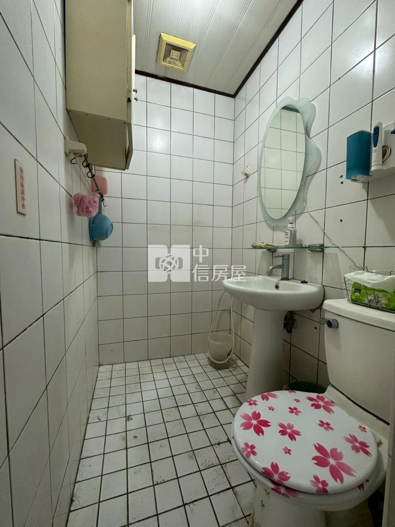 南屯東興路三角窗角店房屋室內格局與周邊環境