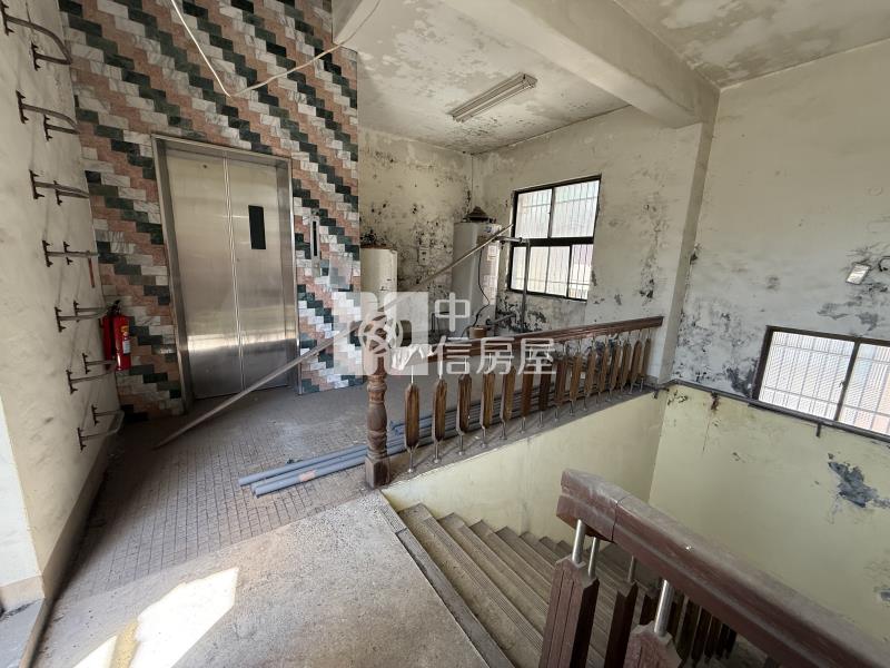 桃園市府旁稀有多套集合住宅房屋室內格局與周邊環境