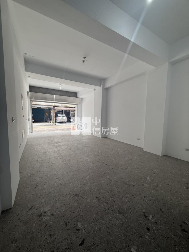 西區近南屯全新雙車臨路電梯別墅房屋室內格局與周邊環境