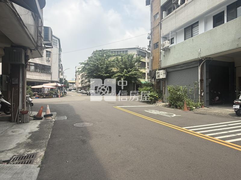 西區近南屯全新雙車臨路電梯別墅房屋室內格局與周邊環境