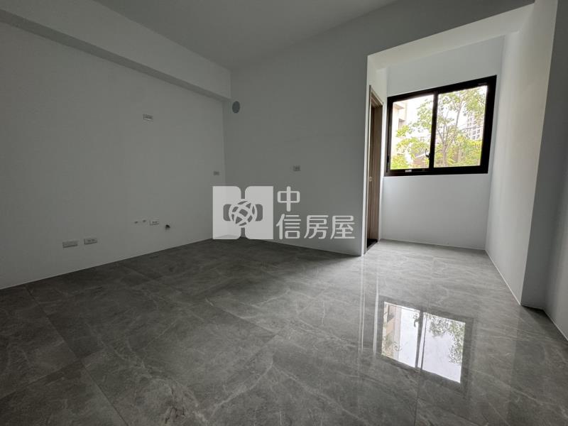 西區近南屯全新雙車臨路電梯別墅房屋室內格局與周邊環境