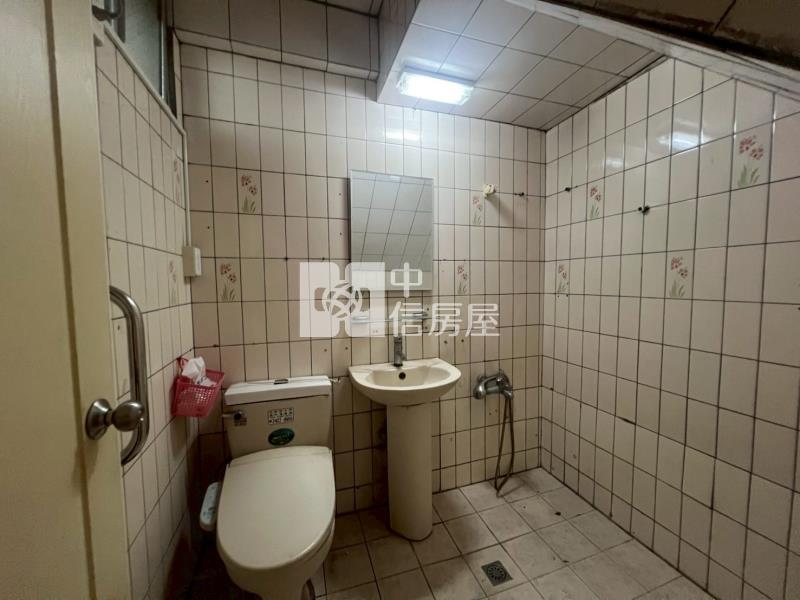 崇德商圈11期旁車庫別墅房屋室內格局與周邊環境