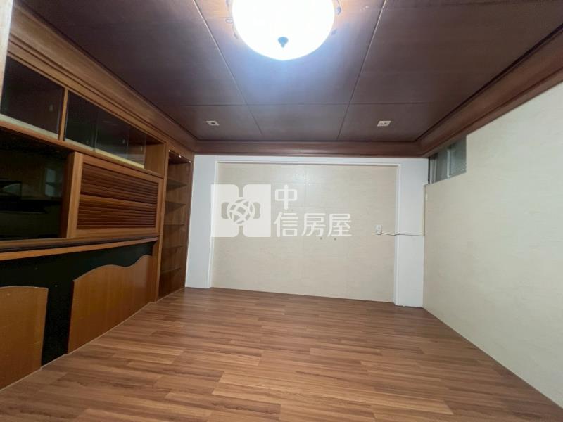 崇德商圈11期旁車庫別墅房屋室內格局與周邊環境