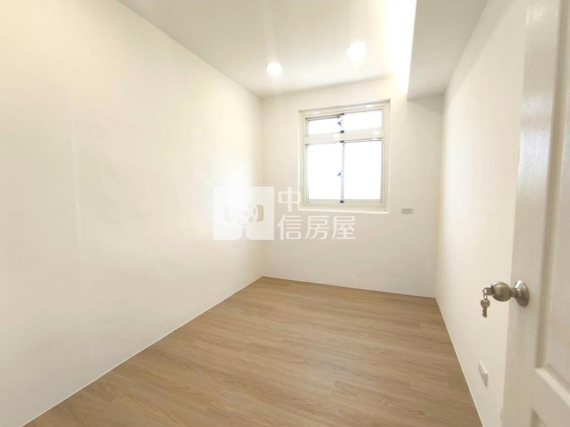 【新世紀】華隆街整新邊間透天房屋室內格局與周邊環境