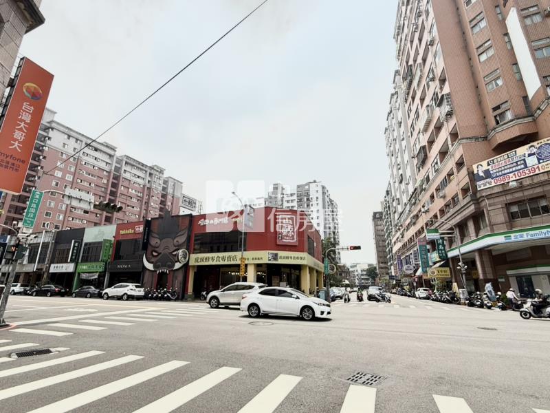 漢口商圈朝南臨路前院美墅房屋室內格局與周邊環境