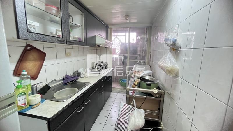 美術綠園道首排｜三面採光三房平車房屋室內格局與周邊環境