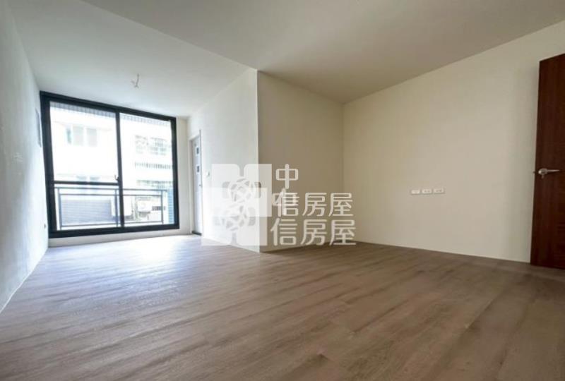 兒童公園8米活巷車庫透天厝房屋室內格局與周邊環境