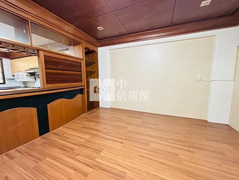 近崇德商圈車庫孝親別墅房屋室內格局與周邊環境