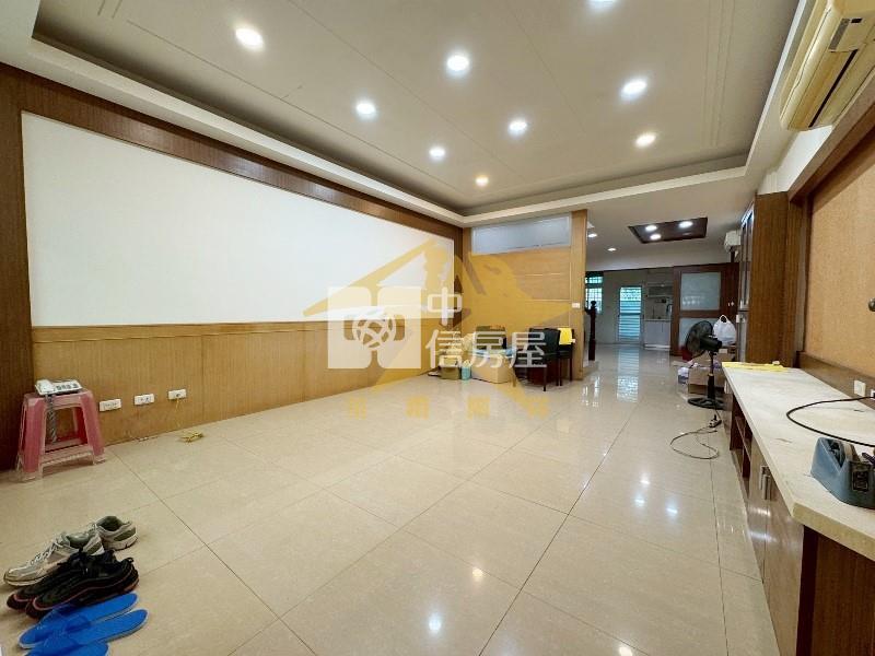 【星鑽】冠鼎建設前庭後院5房透天別墅+雙車位房屋室內格局與周邊環境