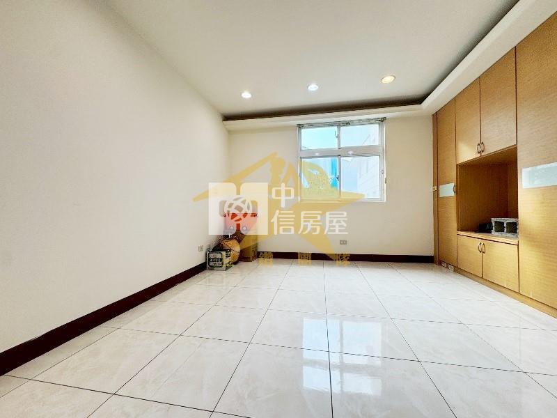 【星鑽】冠鼎建設前庭後院5房透天別墅+雙車位房屋室內格局與周邊環境