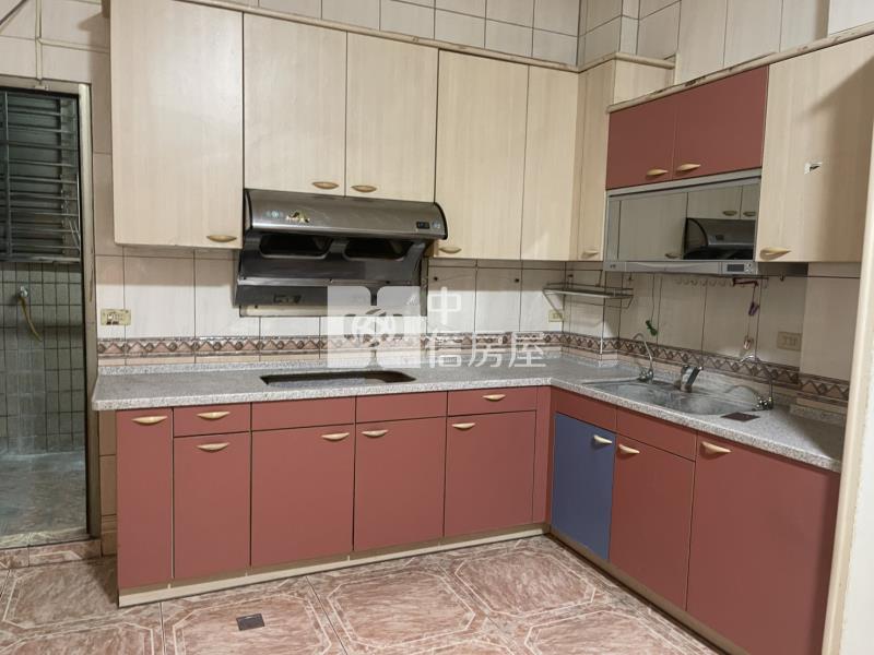 ㊣市區大地坪4車庫透天房屋室內格局與周邊環境