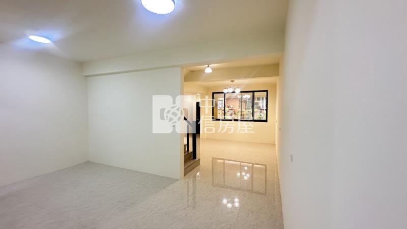 【神馬】近龍岡國中整新美透天房屋室內格局與周邊環境