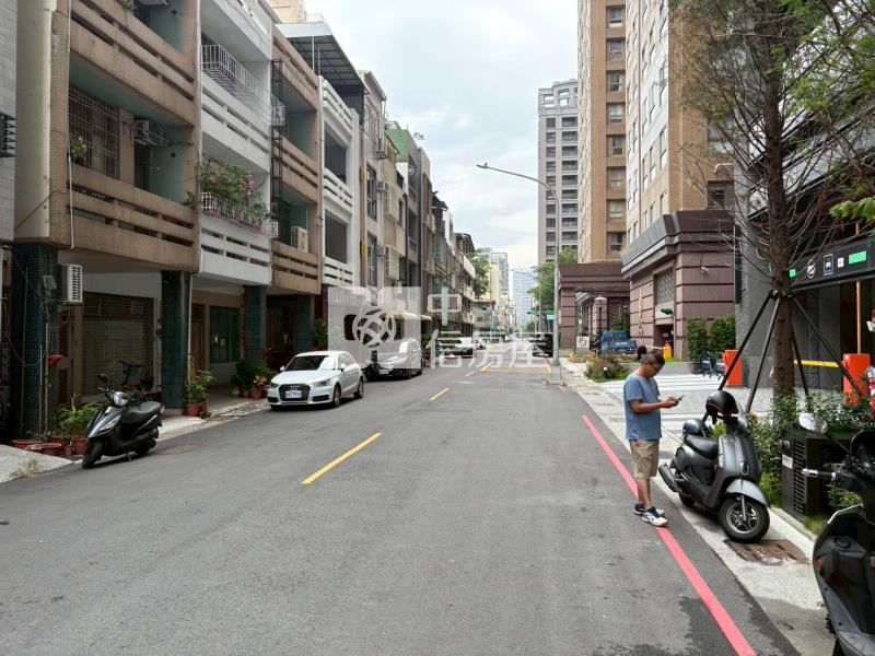愛河景觀全新美2房房屋室內格局與周邊環境