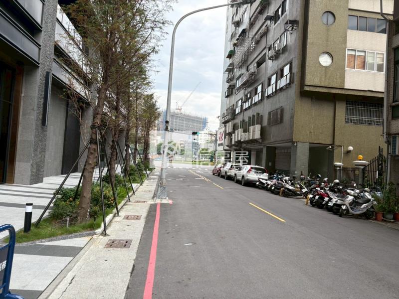 愛河景觀全新美2房房屋室內格局與周邊環境