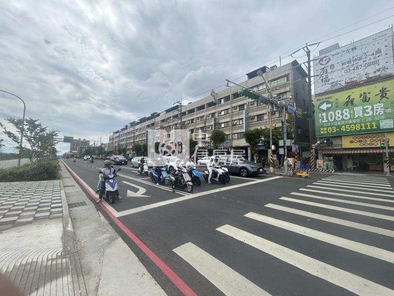 正體育園區黃金店面房屋室內格局與周邊環境
