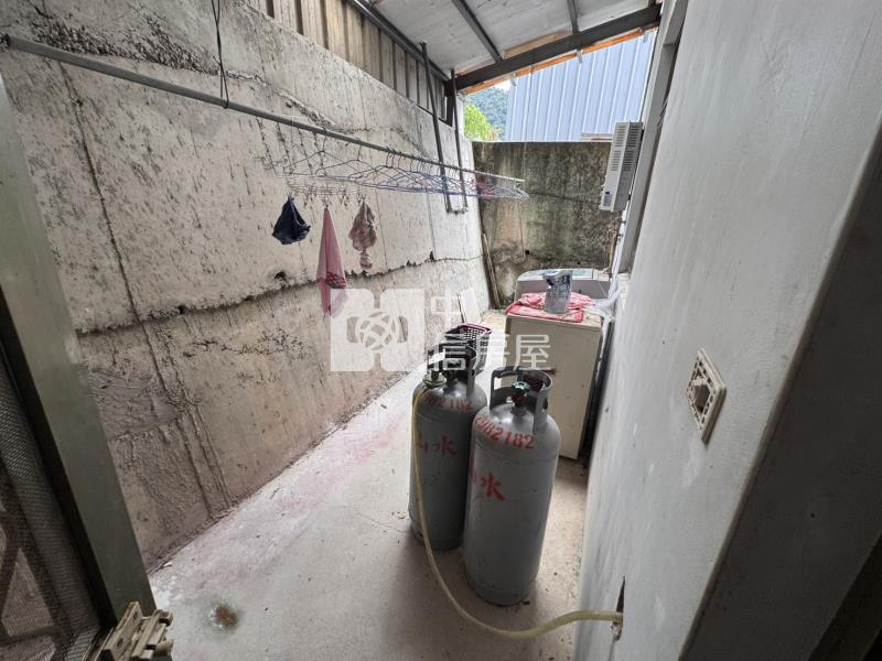 自建震後透天房屋室內格局與周邊環境