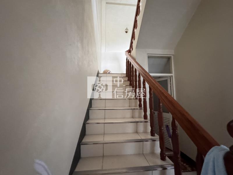 自建震後透天房屋室內格局與周邊環境