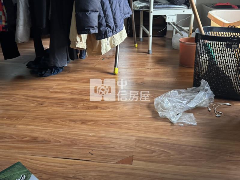 自建震後透天房屋室內格局與周邊環境