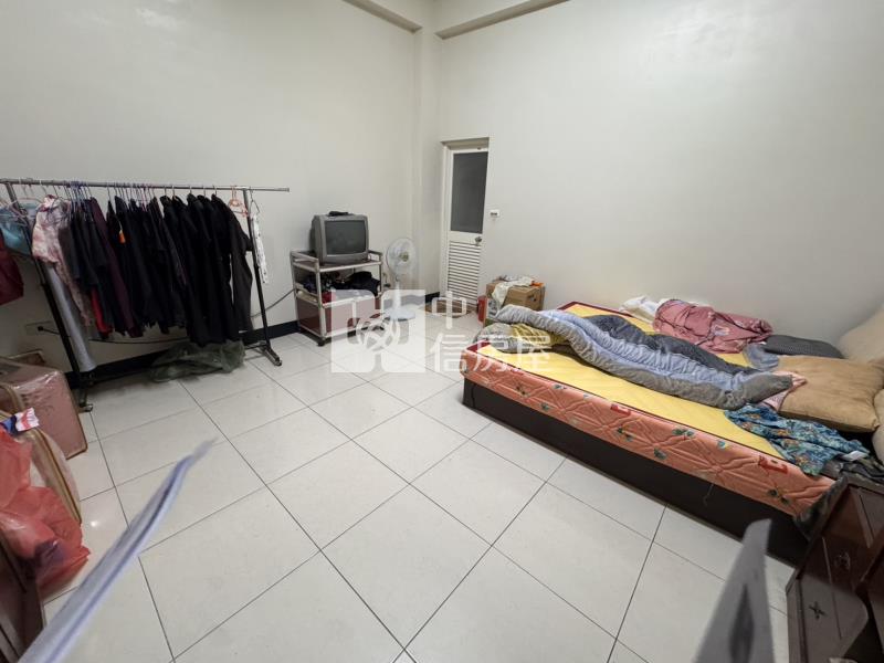 自建震後透天房屋室內格局與周邊環境