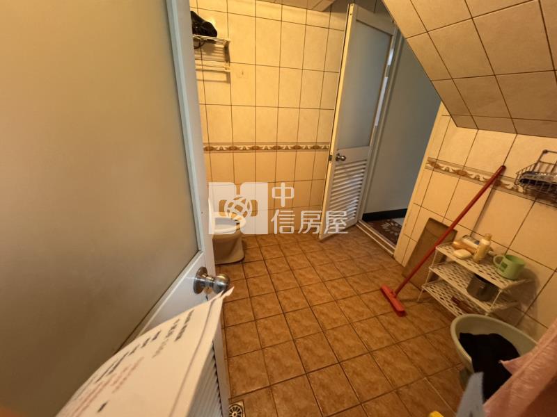 自建震後透天房屋室內格局與周邊環境