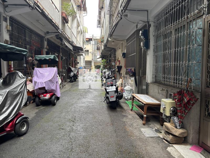 車站旁便宜透天房屋室內格局與周邊環境
