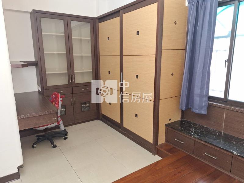 東區仁和商圈花園社區雙車美墅房屋室內格局與周邊環境
