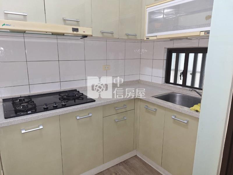 東區仁和商圈花園社區雙車美墅房屋室內格局與周邊環境