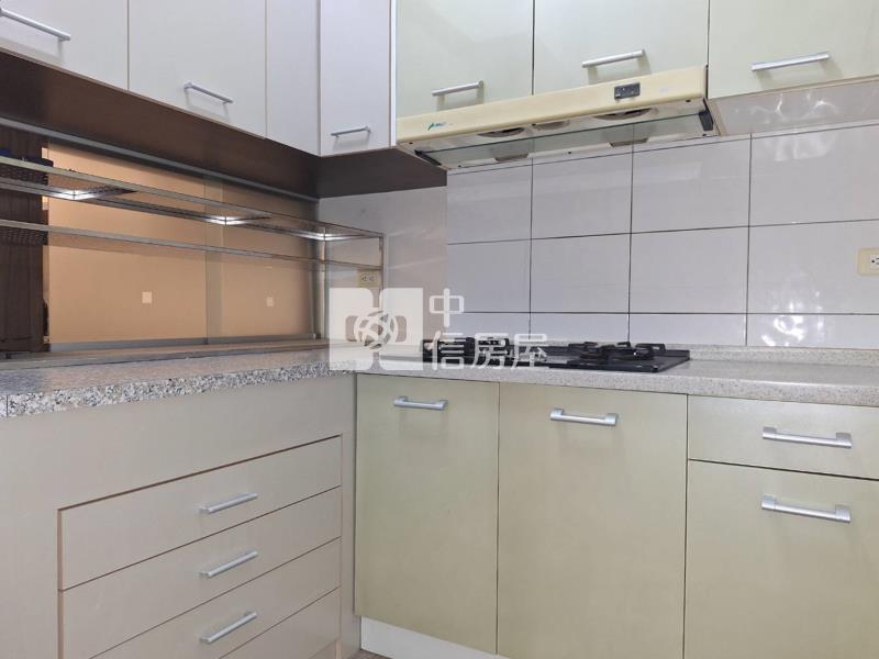 東區仁和商圈花園社區雙車美墅房屋室內格局與周邊環境