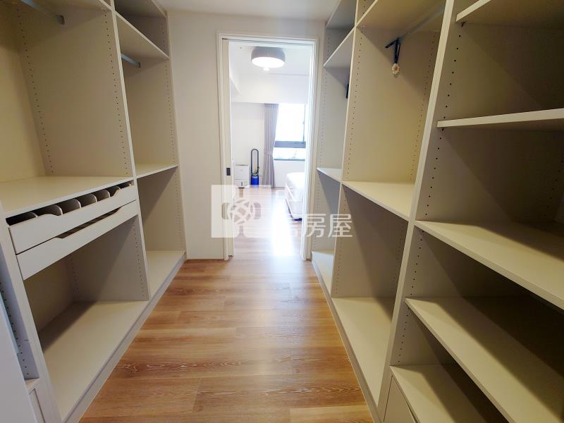 龍寶悅臻邸面公園4房雙平車(專任)房屋室內格局與周邊環境